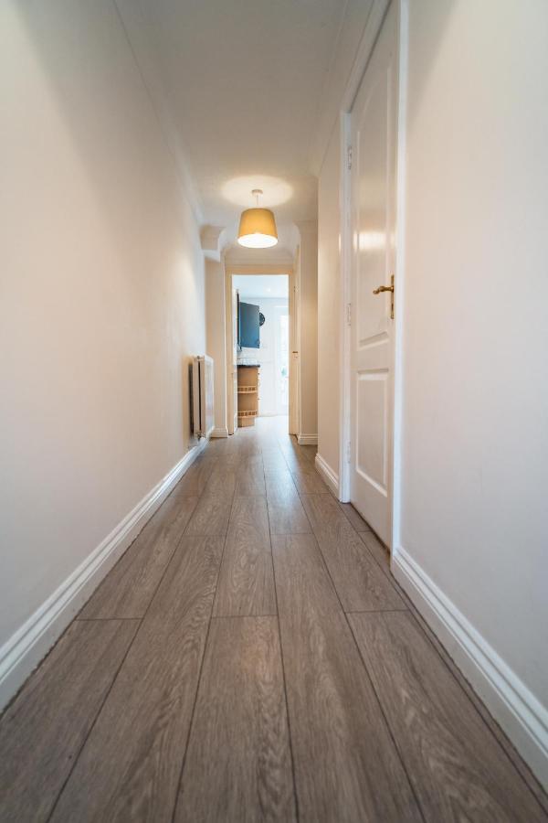 Beautiful Town House With Private Garden And Patio Villa Canford Magna ภายนอก รูปภาพ