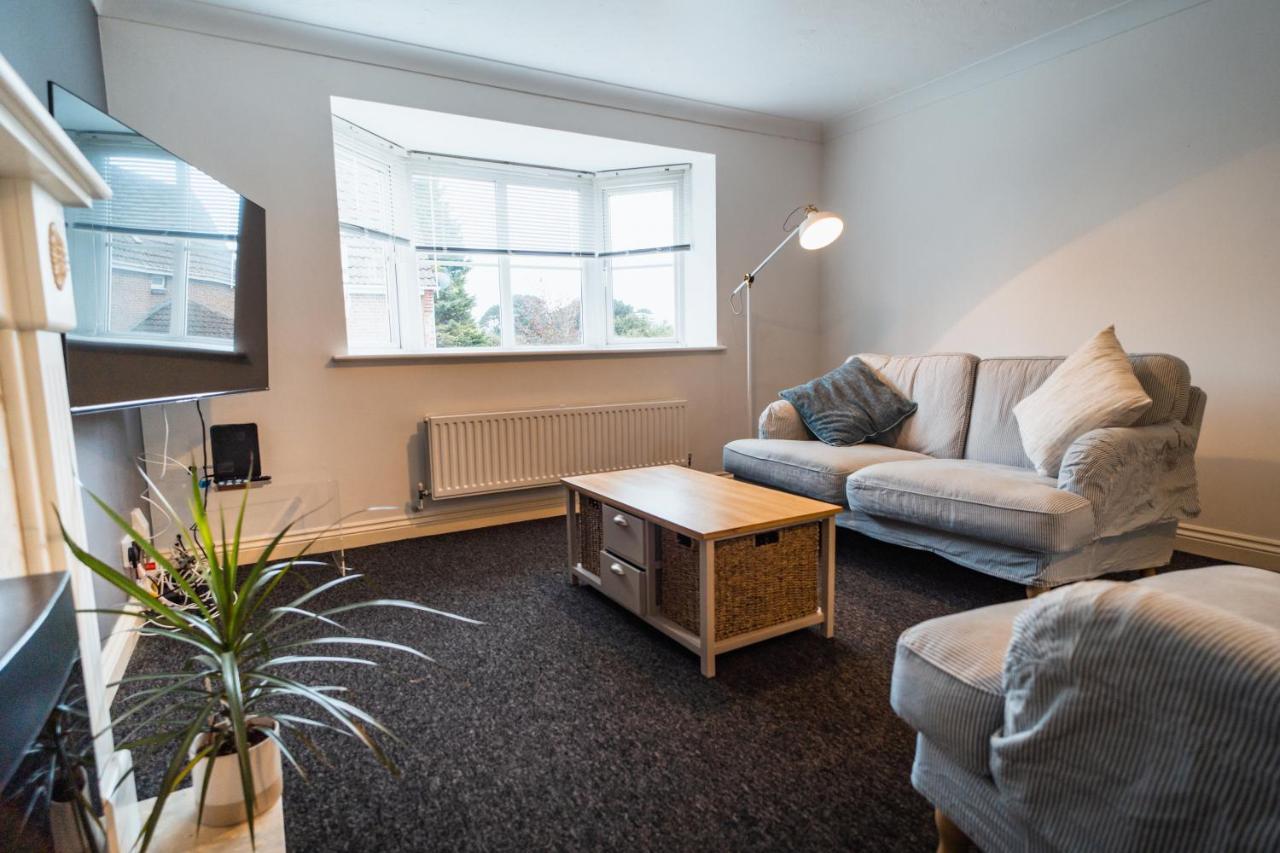 Beautiful Town House With Private Garden And Patio Villa Canford Magna ภายนอก รูปภาพ