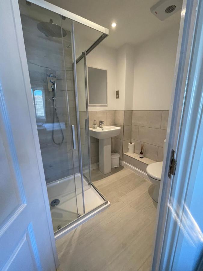 Beautiful Town House With Private Garden And Patio Villa Canford Magna ภายนอก รูปภาพ